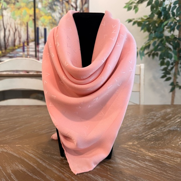 Authentic Valentino Scarf - Picture 1 of 10
